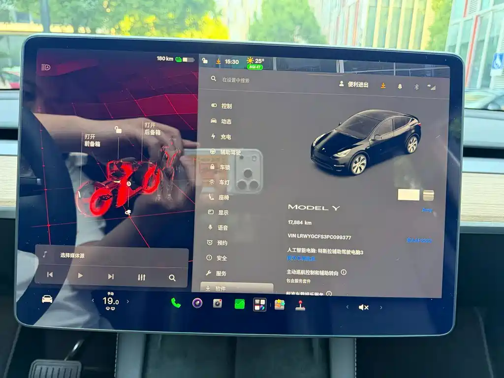Tesla Model Y — миниатюра 6