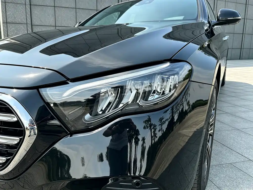 Mercedes-Benz E-Class — миниатюра 2