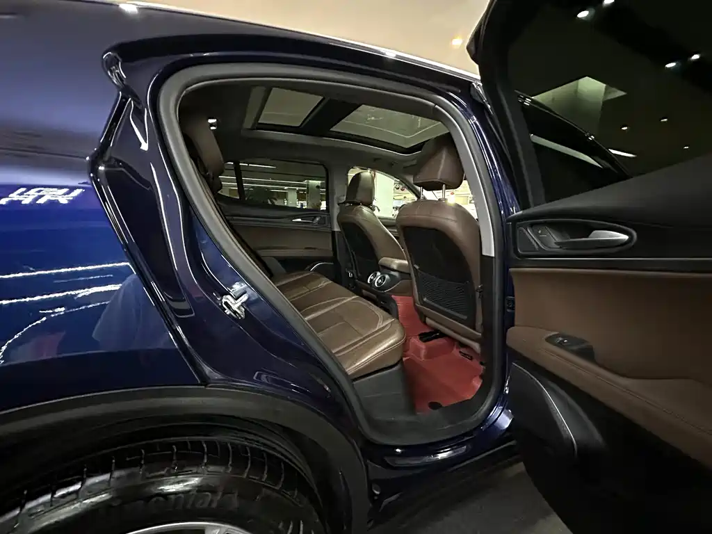 Alfa Romeo Stelvio — миниатюра 22