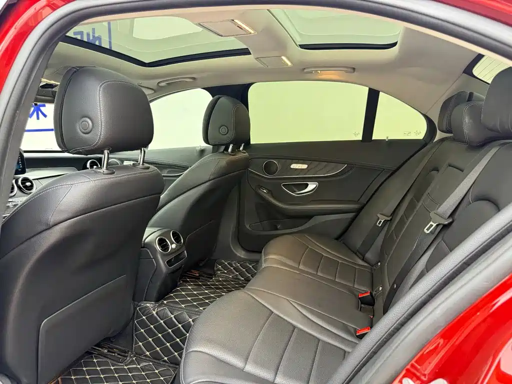 Mercedes-Benz C-Class — миниатюра 12
