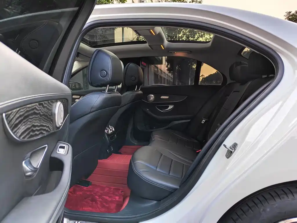 Mercedes-Benz C-Class — миниатюра 7