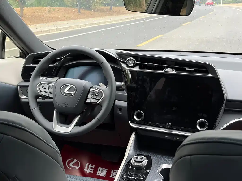 Lexus RZ — миниатюра 9