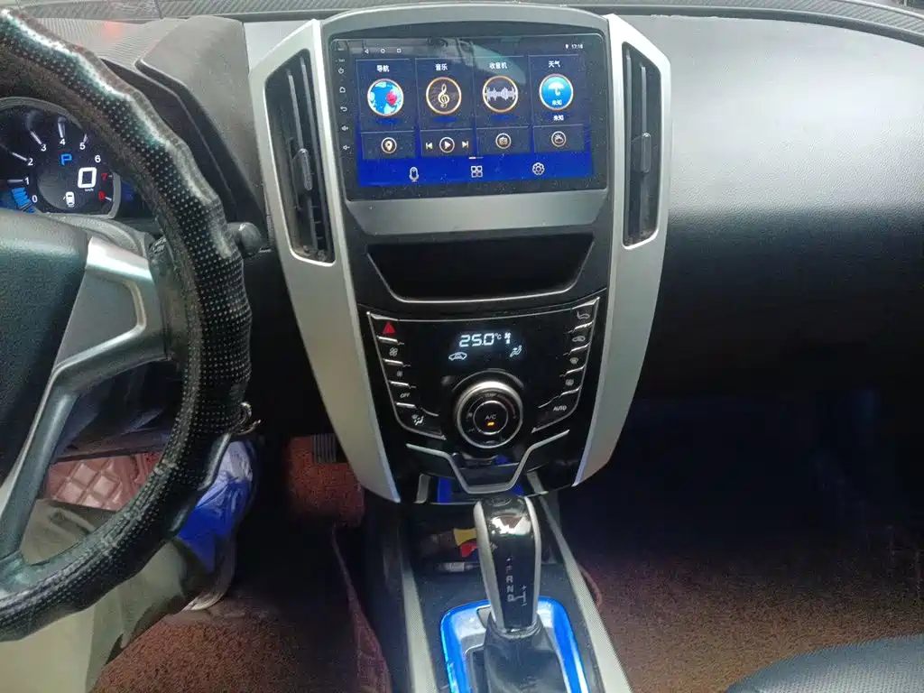 Luxgen U6 — миниатюра 14