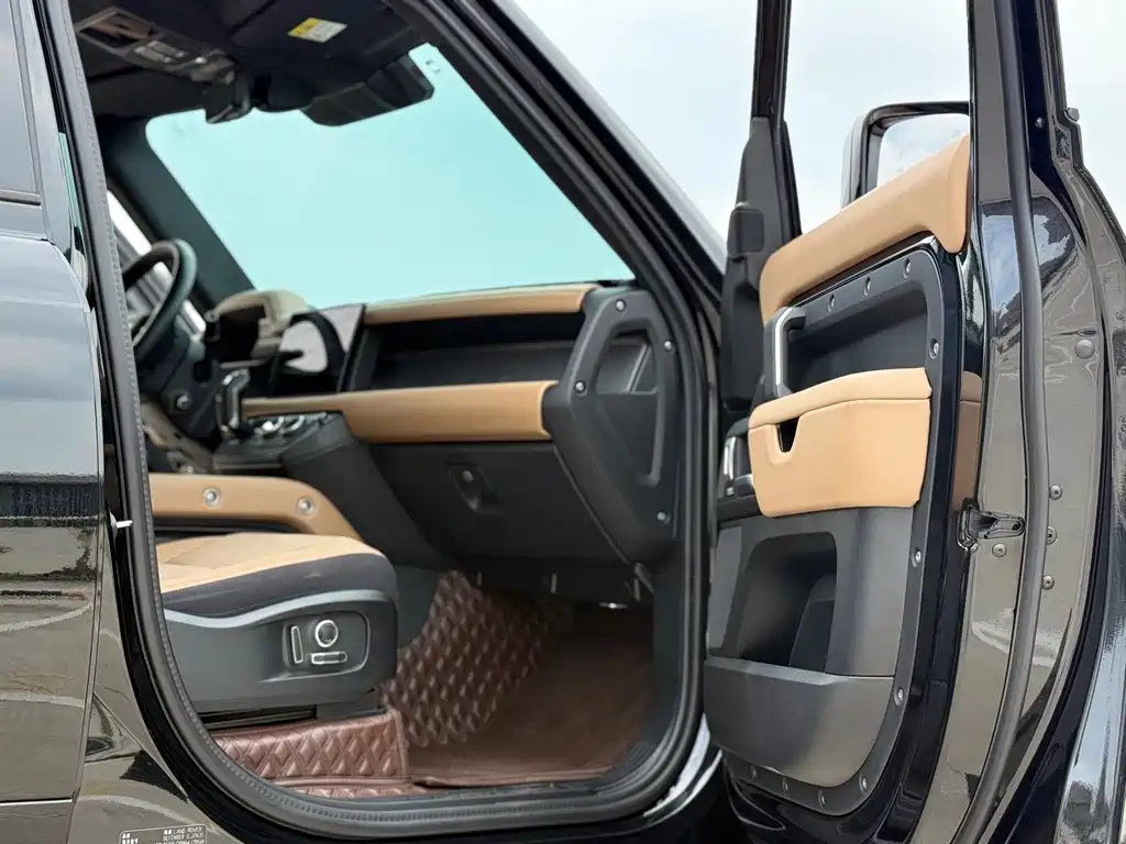 Land Rover Defender — миниатюра 6