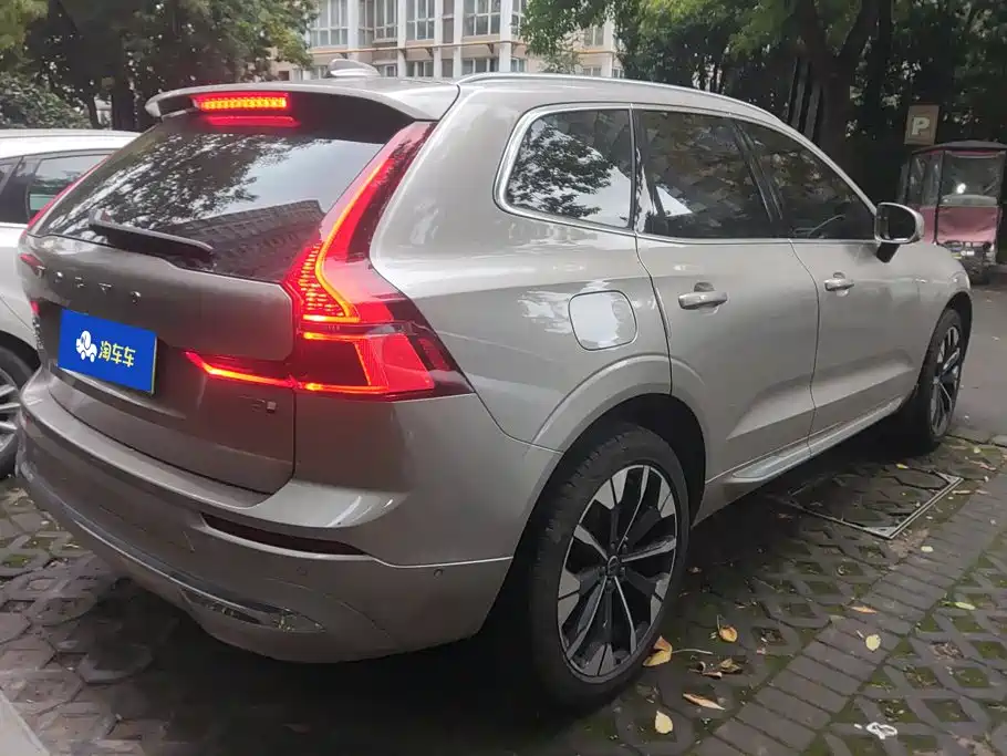 Volvo XC60 PHEV — миниатюра 3
