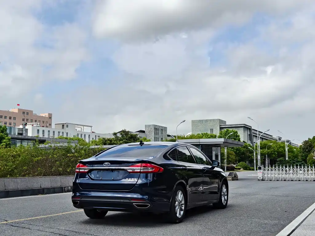 Ford Mondeo — миниатюра 9