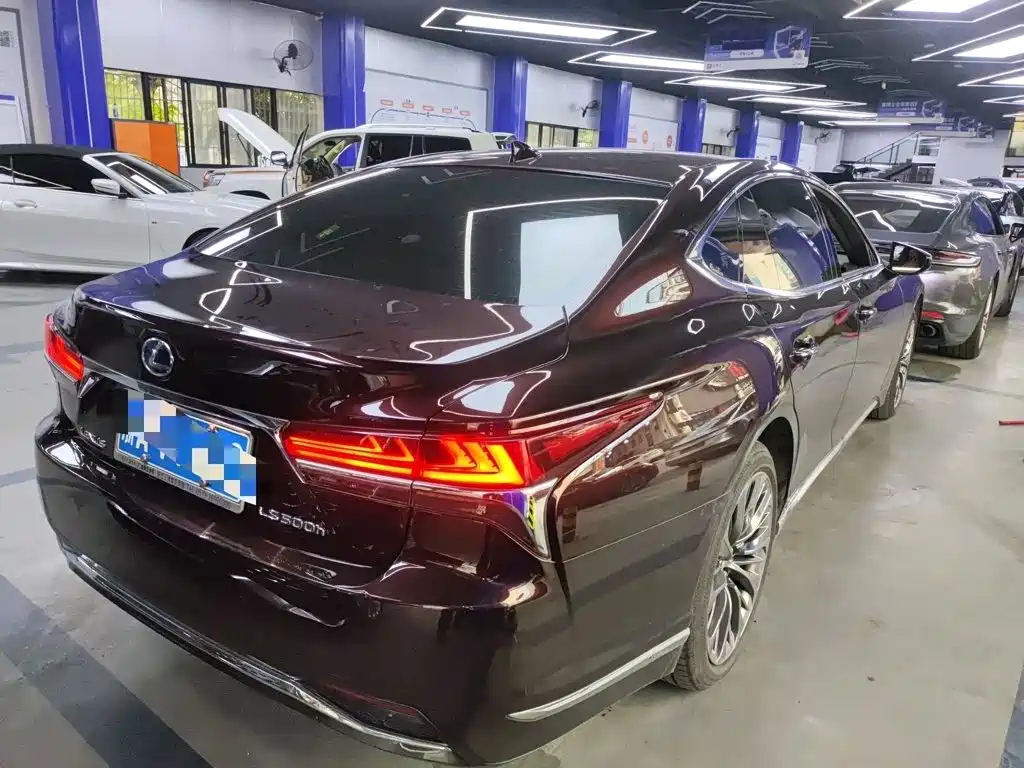 Lexus LS — миниатюра 2