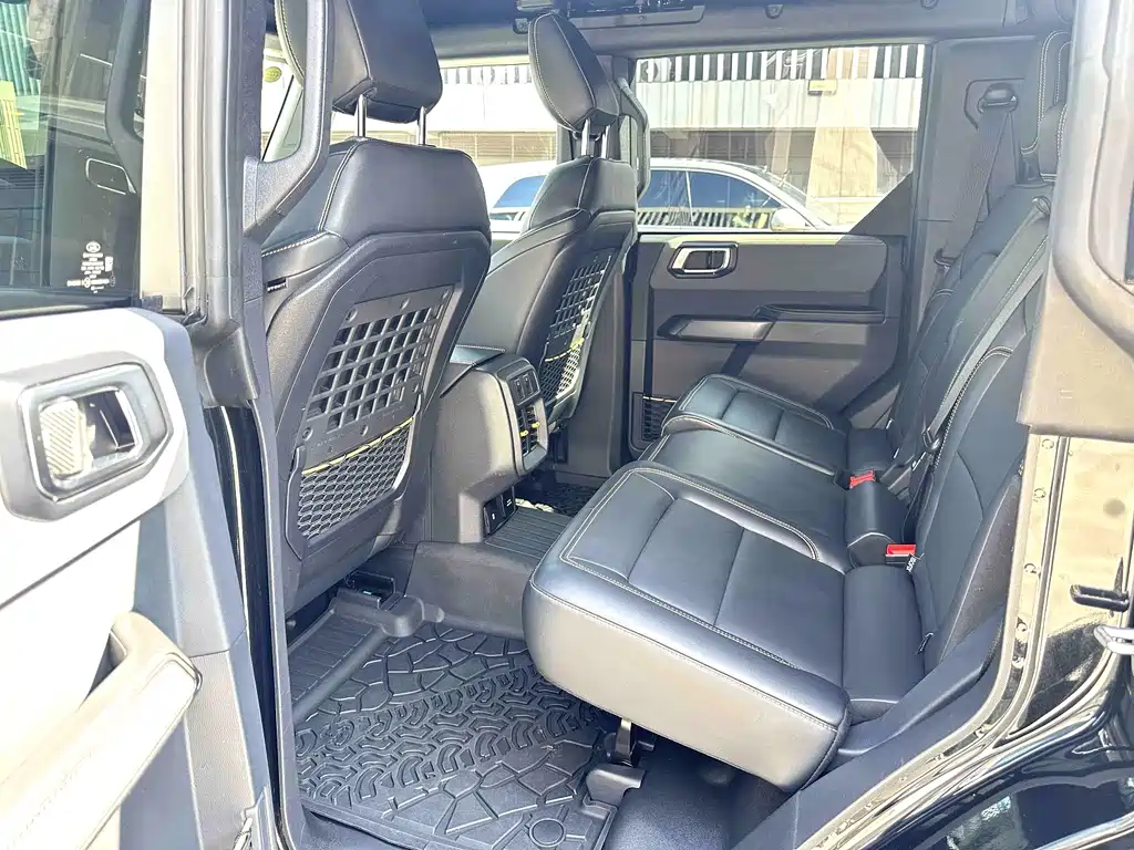 Ford Bronco — миниатюра 7