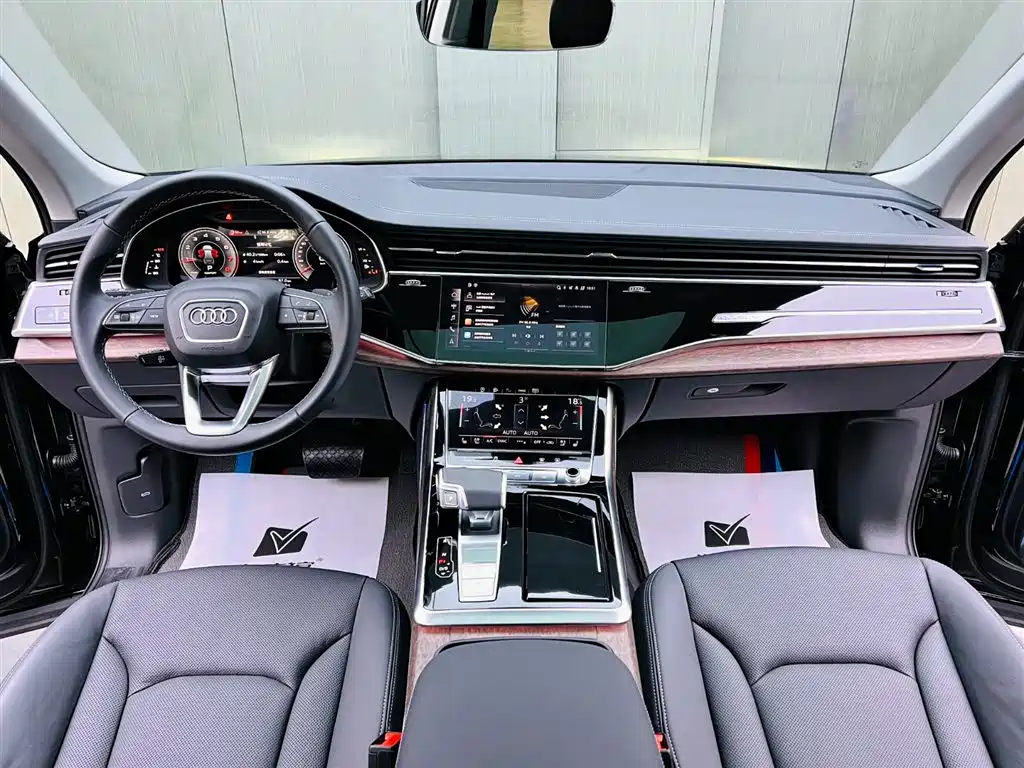 Audi Q7 2024 45 TFSI quattro S line Sport
