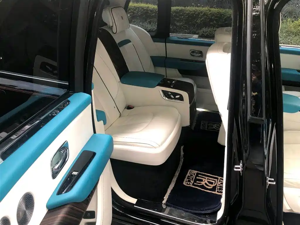 Rolls-Royce Cullinan 2018 мест