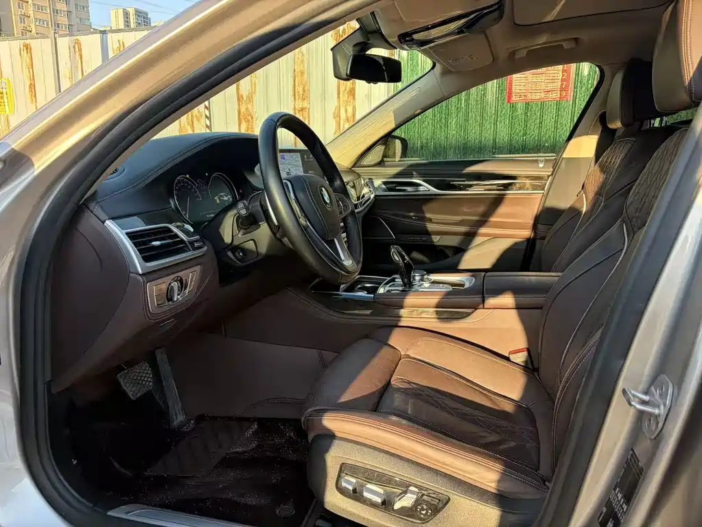 BMW 7 Series — миниатюра 4