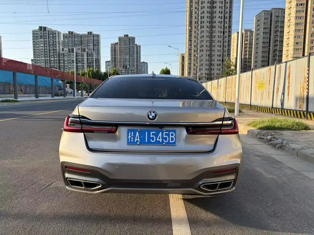 BMW 7 Series — миниатюра 9