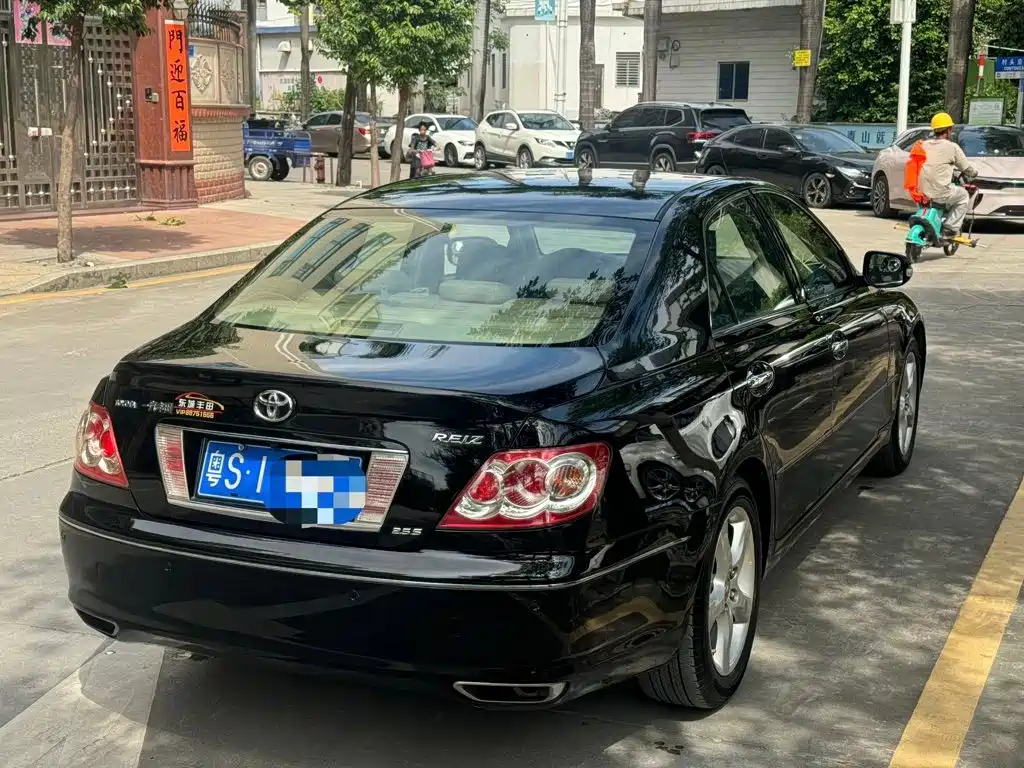 Toyota Reiz — миниатюра 4