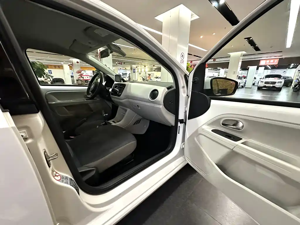 Volkswagen up! — миниатюра 20