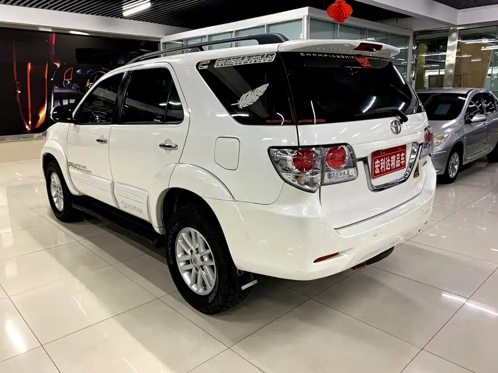 Toyota Fortuner — миниатюра 18