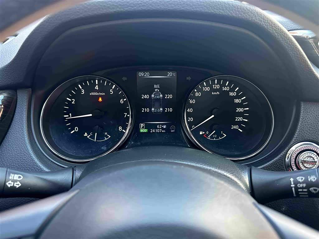 Nissan X-Trail 2.0 л 2023 г. Белый, пробег 24000 км
