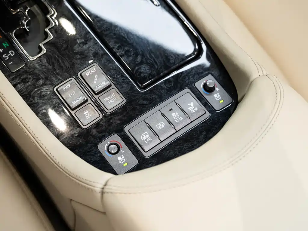 Lexus LS — миниатюра 18