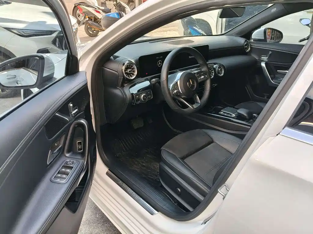 MERCEDES-BENZ  A CLASS