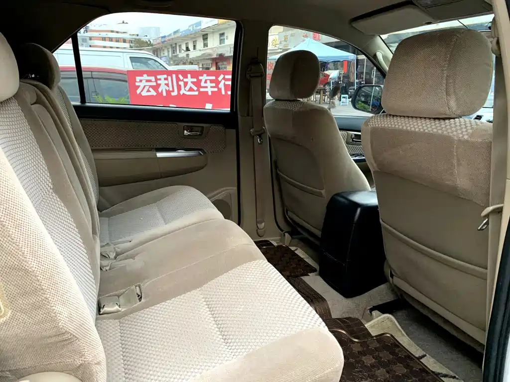 Toyota Fortuner — миниатюра 14
