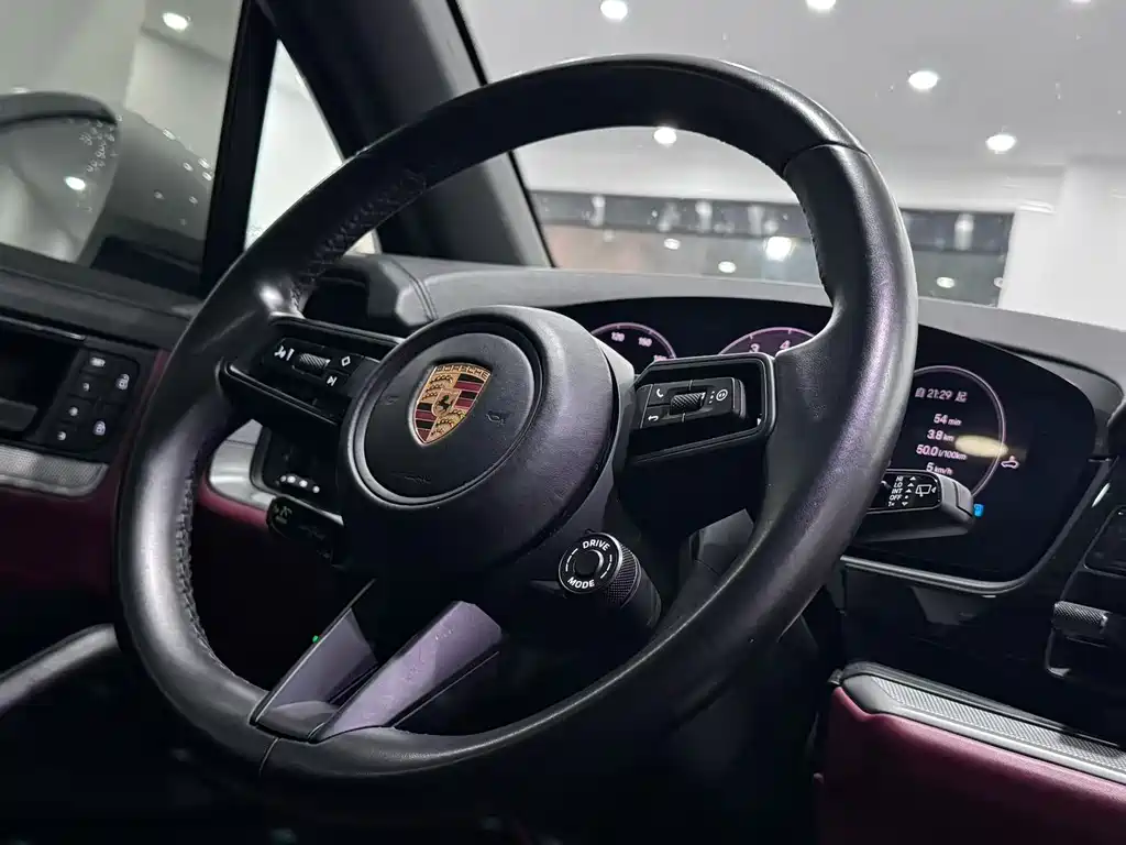 Porsche Cayenne — миниатюра 5