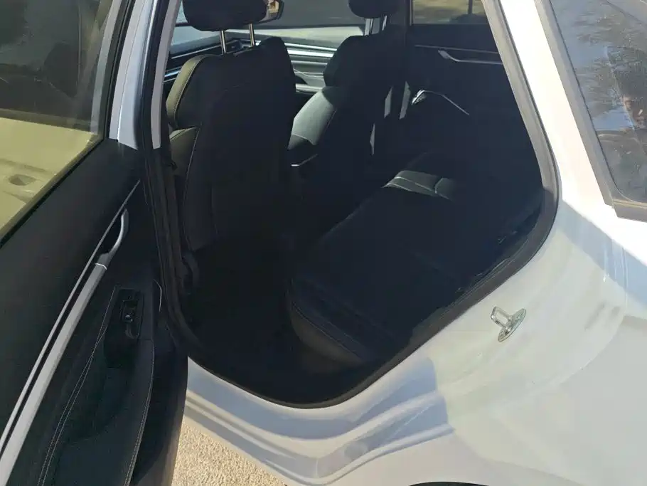 Geely Emgrand — миниатюра 11
