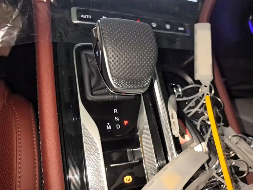 Hongqi H5 2025 2.0T AT
