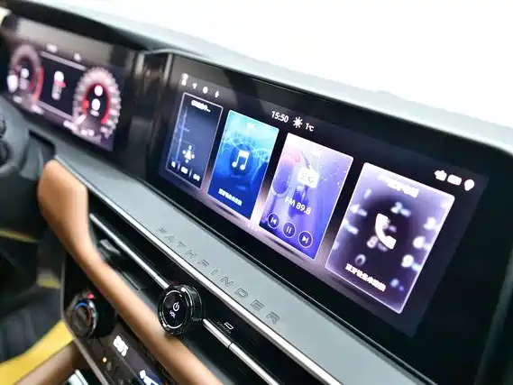 NISSAN EXPLORING THE LAND