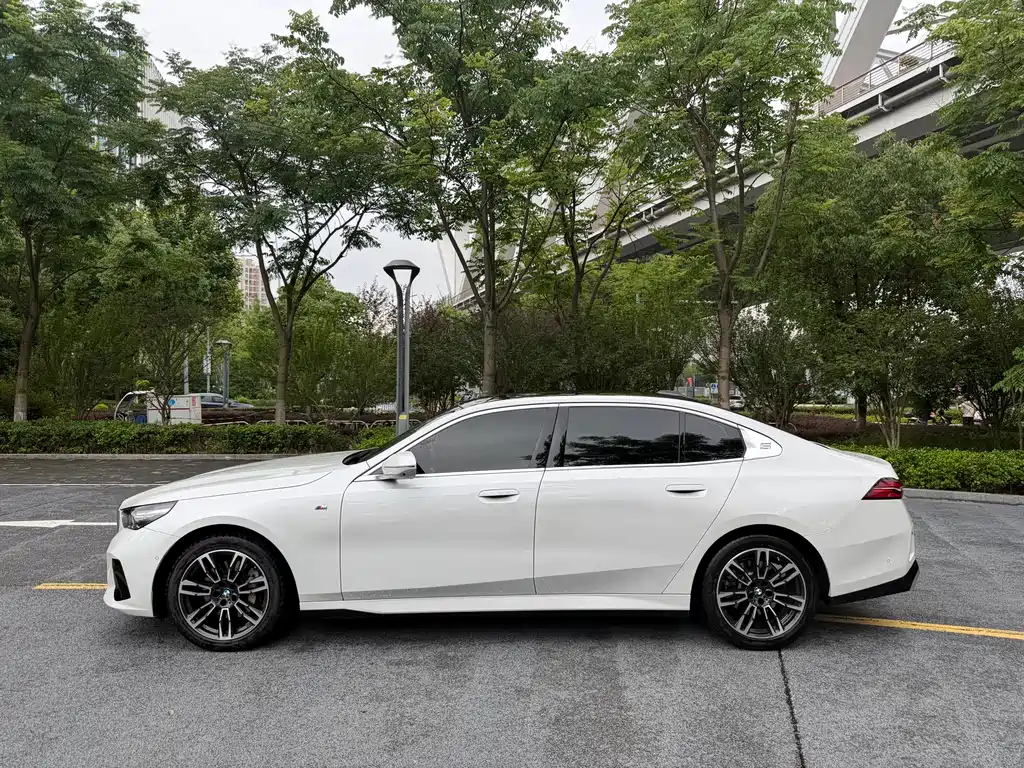 BMW 5 Series 5 2024 530Li Lead M Sport