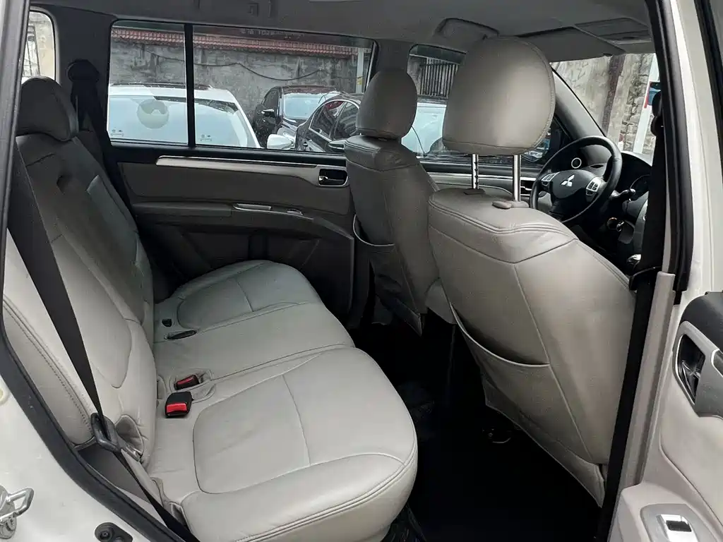 Mitsubishi Pajero Sport 3.0L Auto 4WD Executive Edition, фото 12