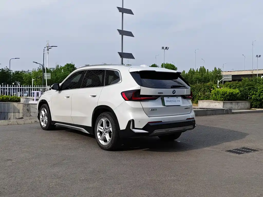 BMW iX1 2023 eDrive25L X