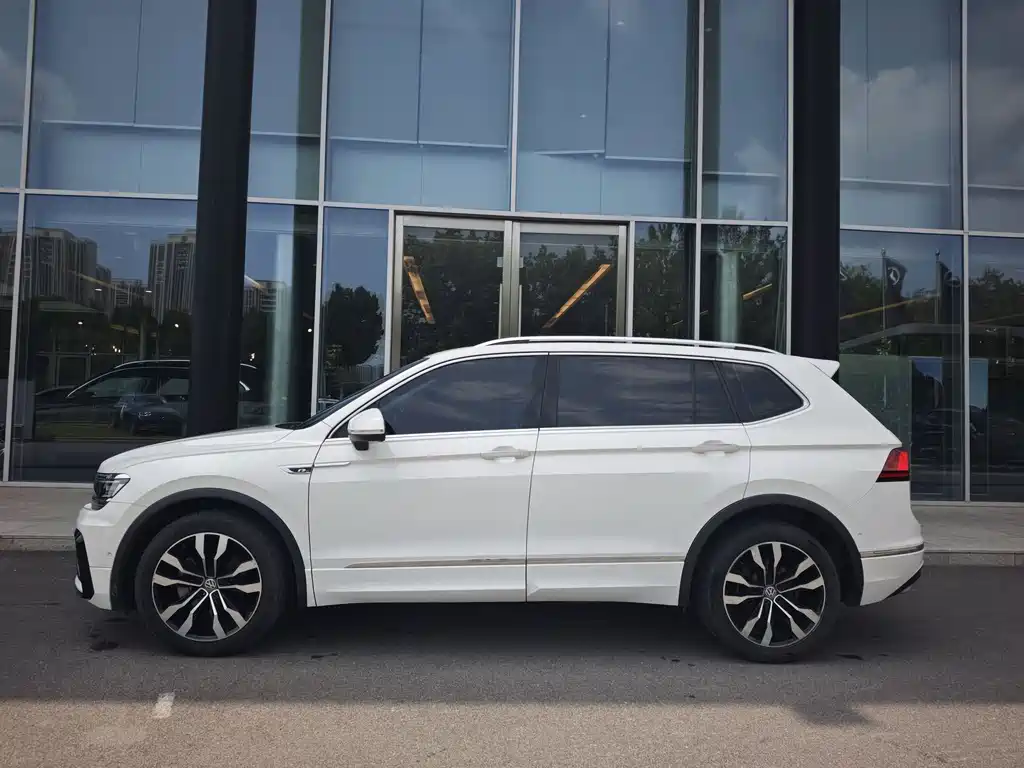 Volkswagen Tiguan L L 2019 330TSI AT R-Line Flagship VI