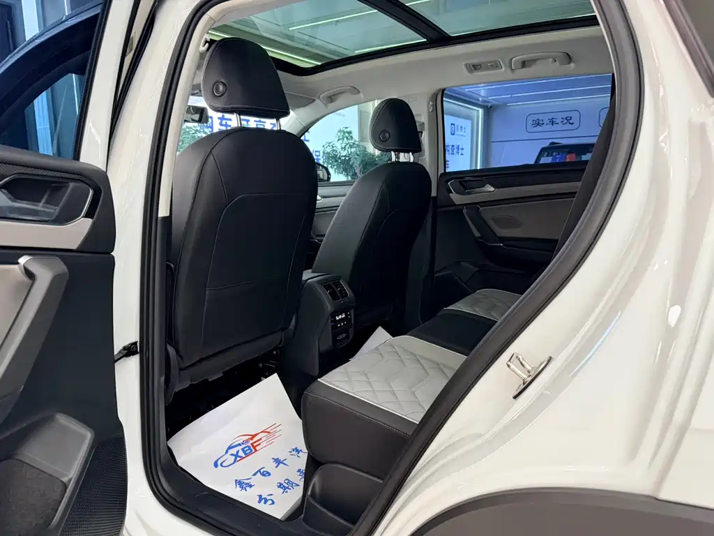 Volkswagen Tayron 2025 300TSI