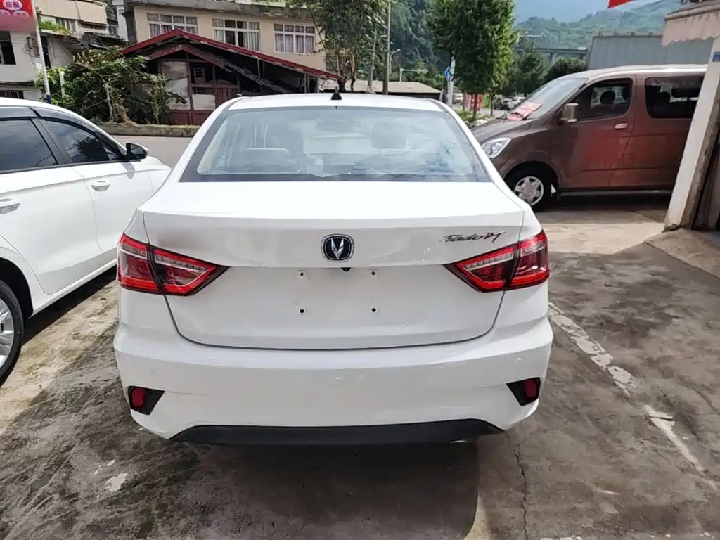 Changan Eado DT — миниатюра 6