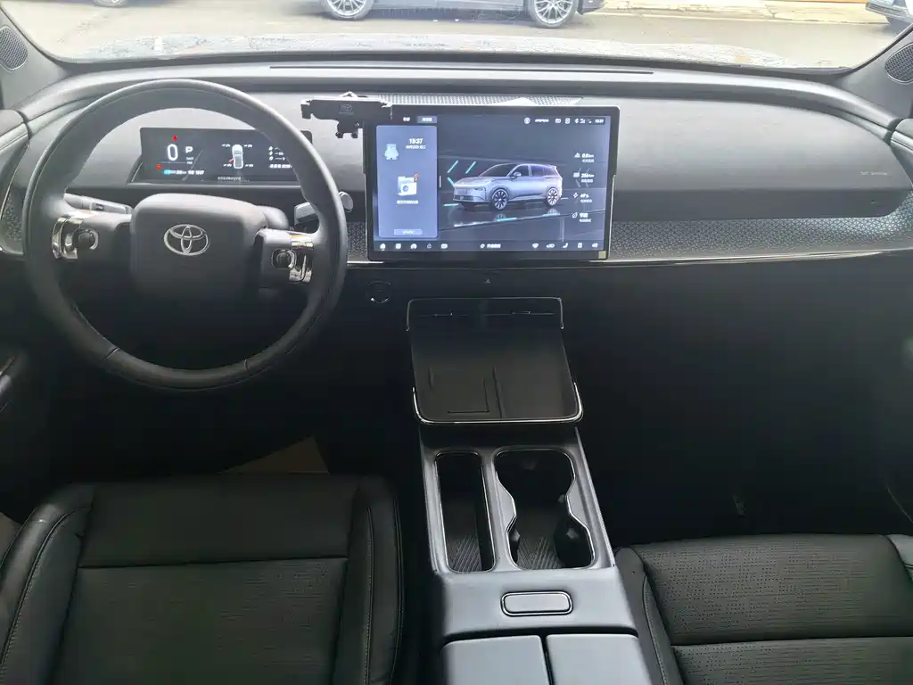 Toyota bZ3X — миниатюра 10