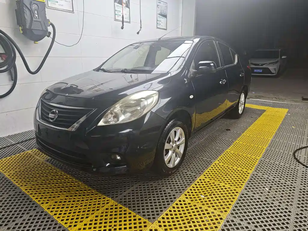 Nissan Sunny 2012