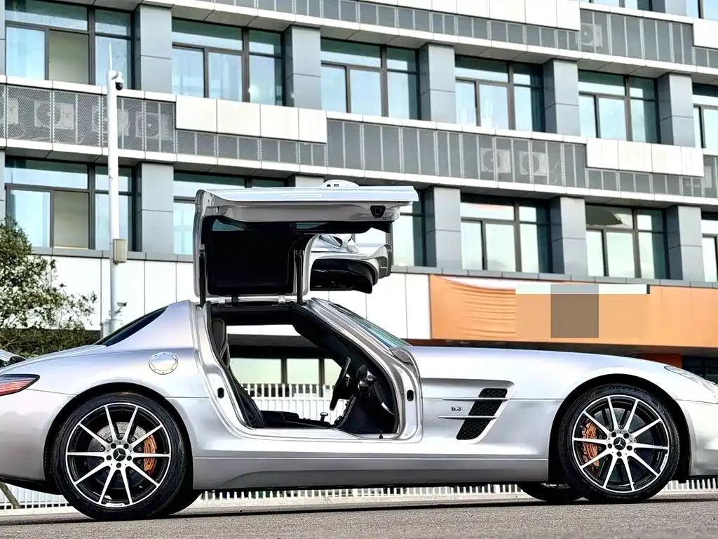 Mercedes-Benz SLS AMG — миниатюра 8