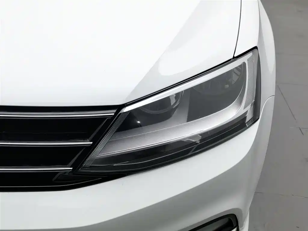 Volkswagen Sagitar 2018 1.6L MT Comfort