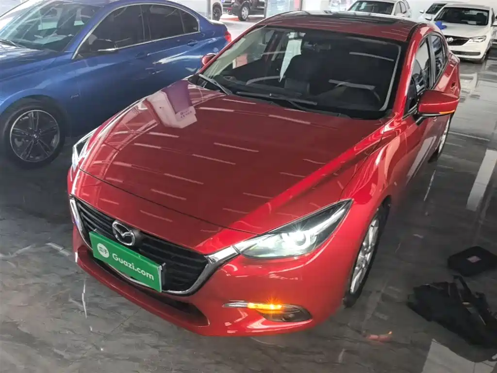Mazda Mazda3 3 2017 1.5L AT Luxury V