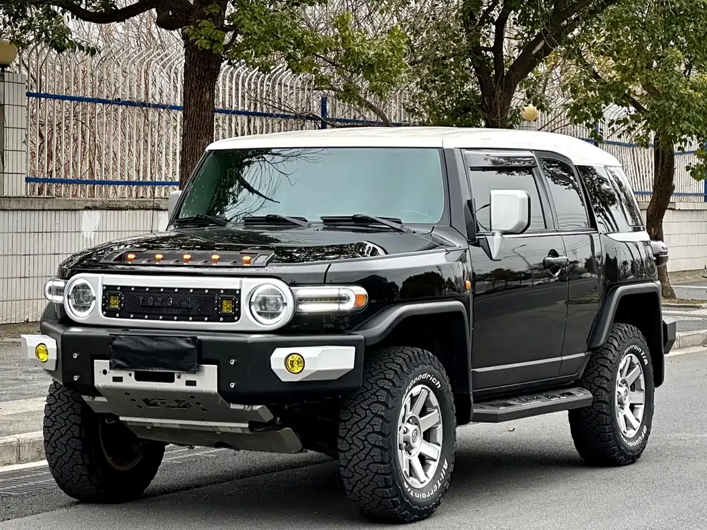 Toyota FJ Cruiser — миниатюра 2