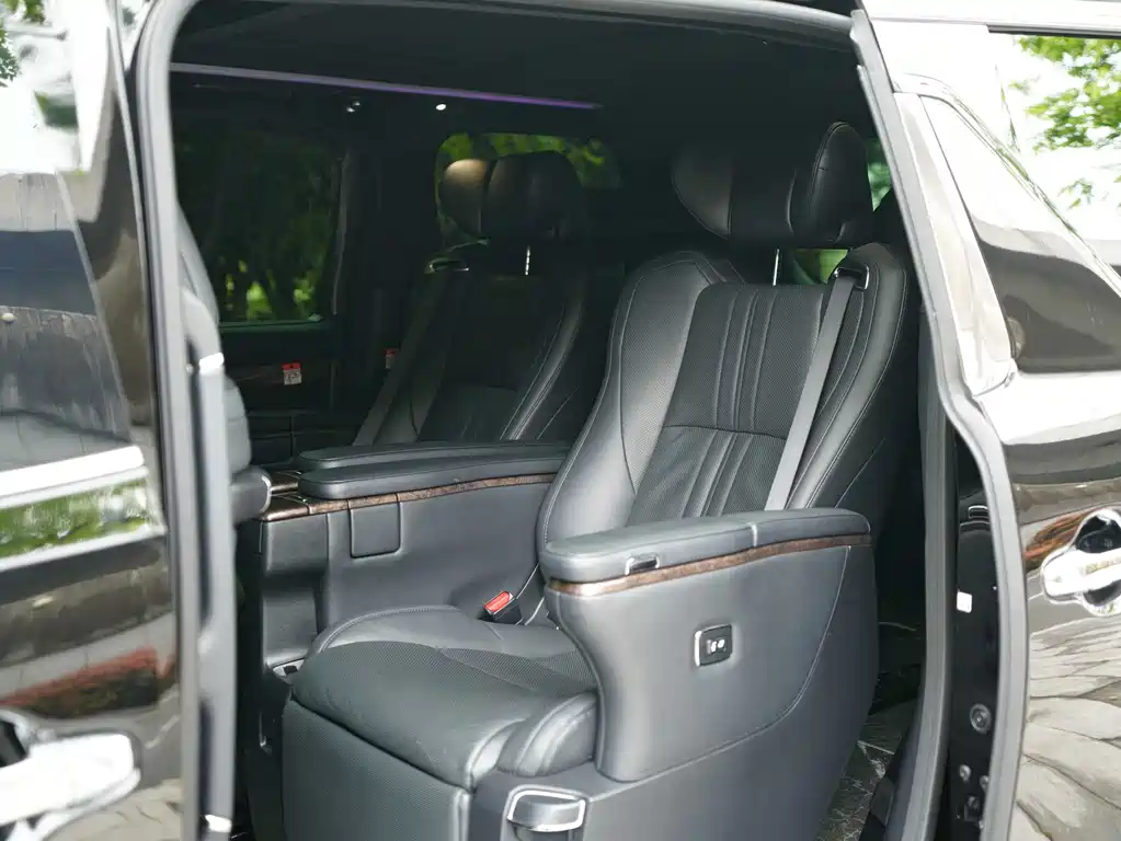 Toyota Vellfire 2023 2.5L HV Luxury