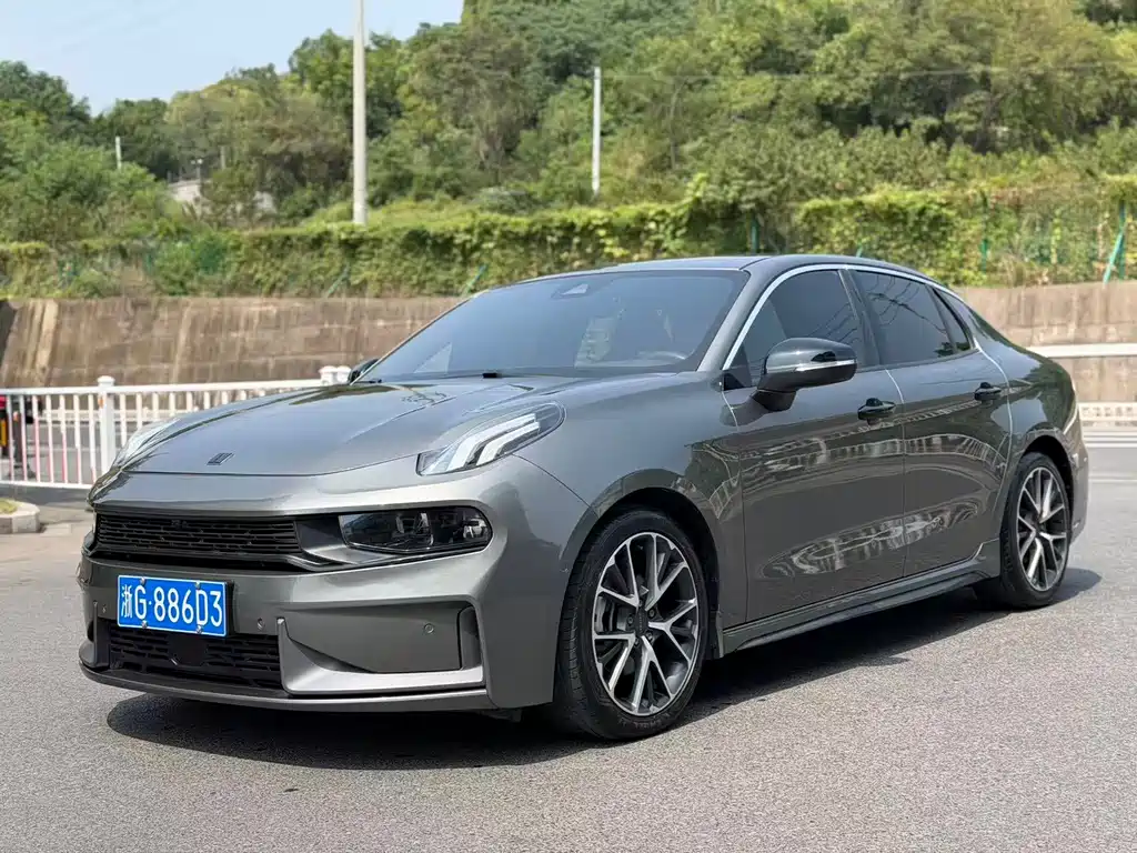 Lynk & Co 03