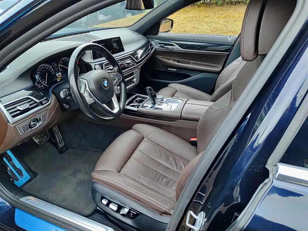 BMW 7 SERIES