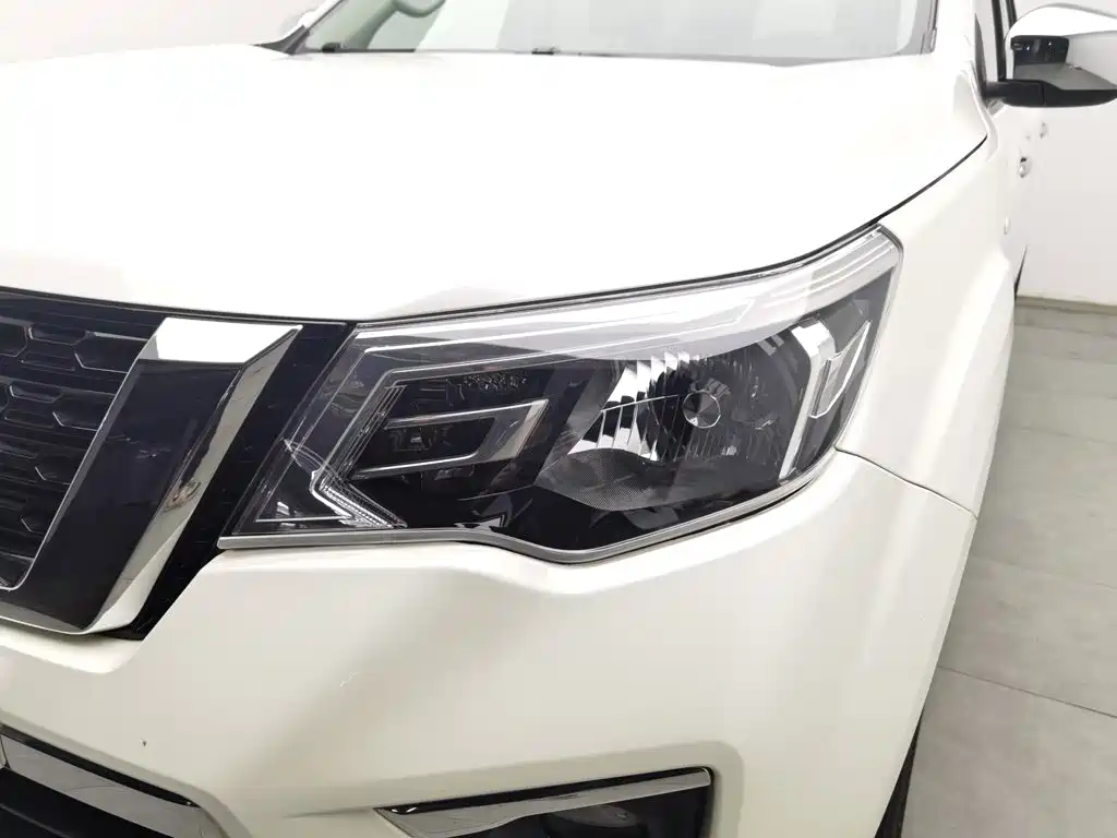 Nissan Terra — миниатюра 7