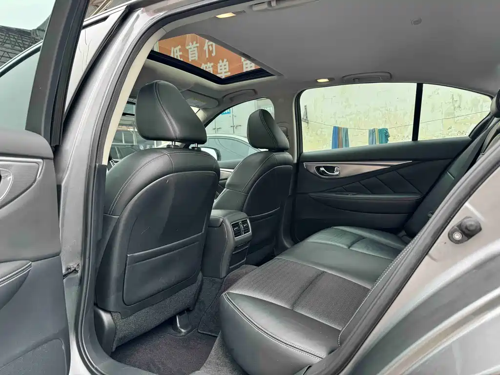 INFINITI Q50L
