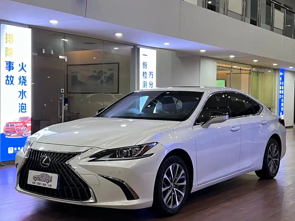Lexus ES 2022