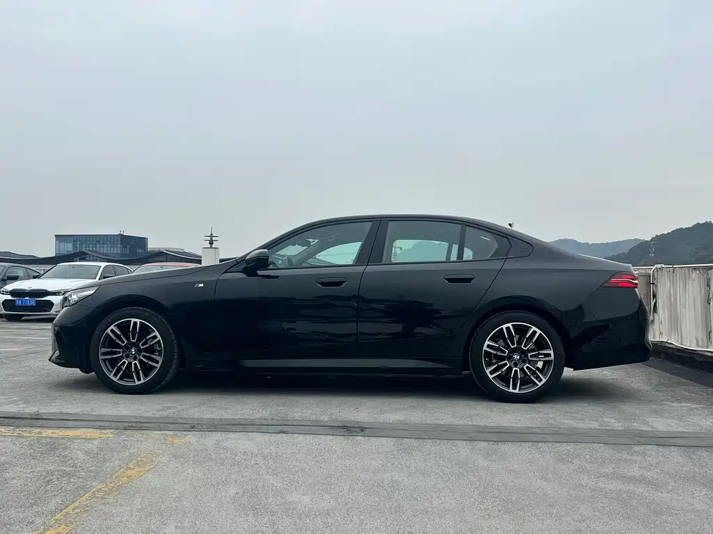 BMW 5 Series 5 2024 525i M Sport