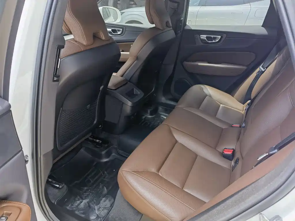Volvo XC60 2023 B5 Luxury