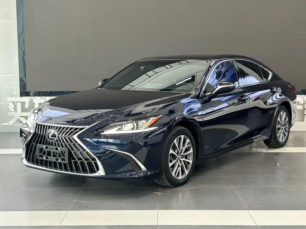 Lexus ES 2022