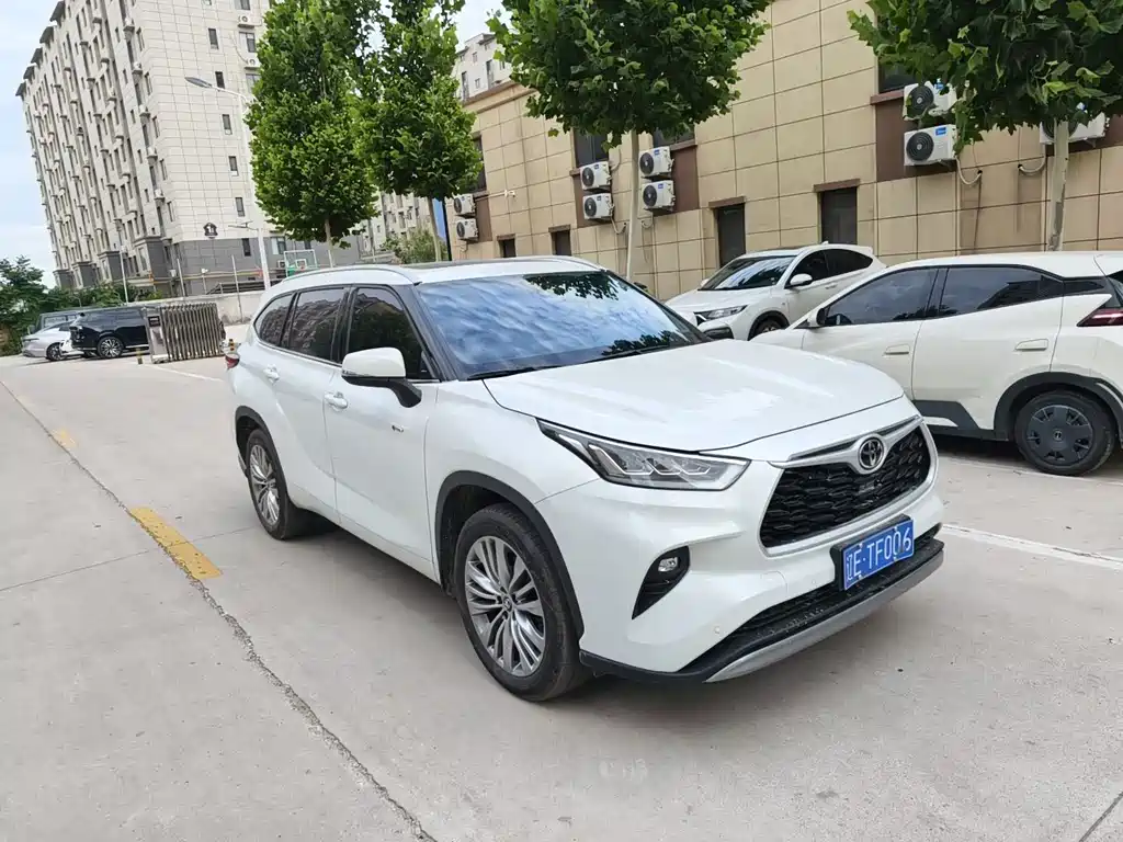 Toyota Highlander 2024 2.5L Luxury 7 мест
