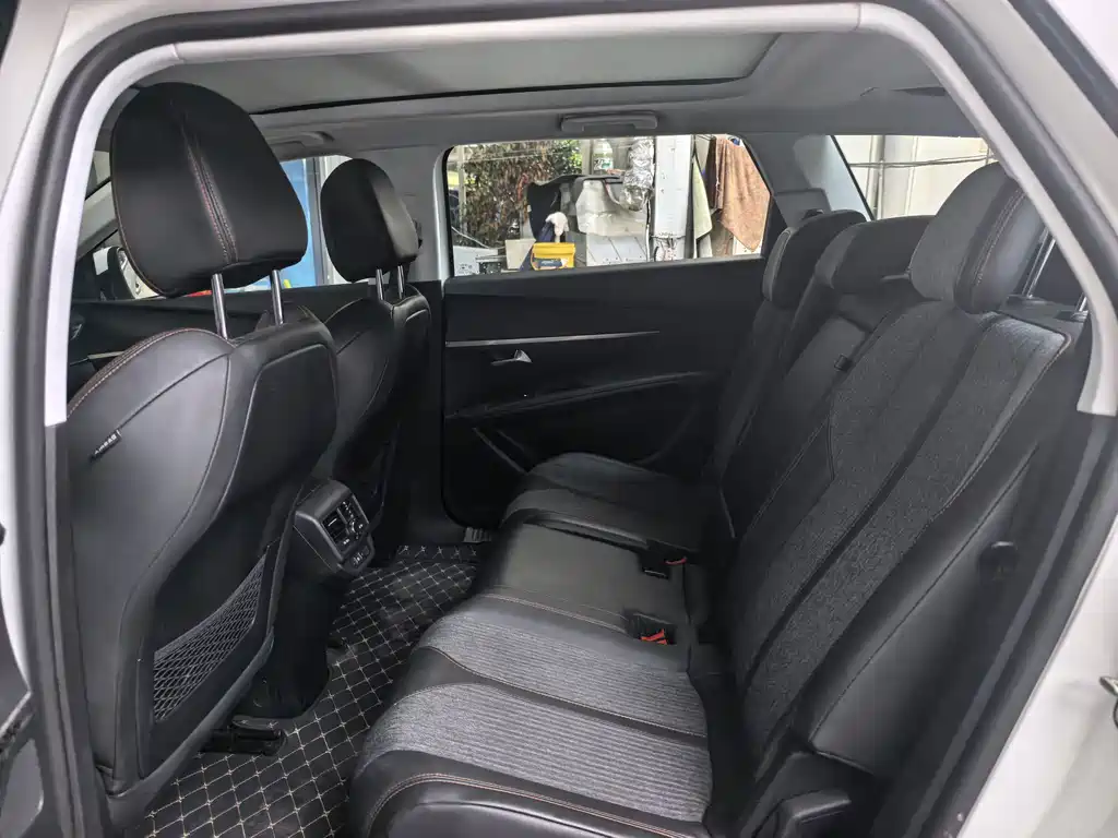 Peugeot 5008 — миниатюра 5